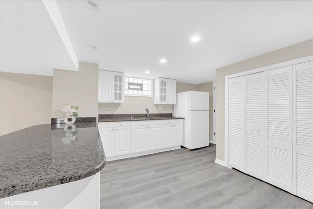 2112 Portsmouth Avenue, Westchester, IL 60154