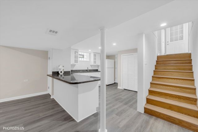 2112 Portsmouth Avenue, Westchester, IL 60154