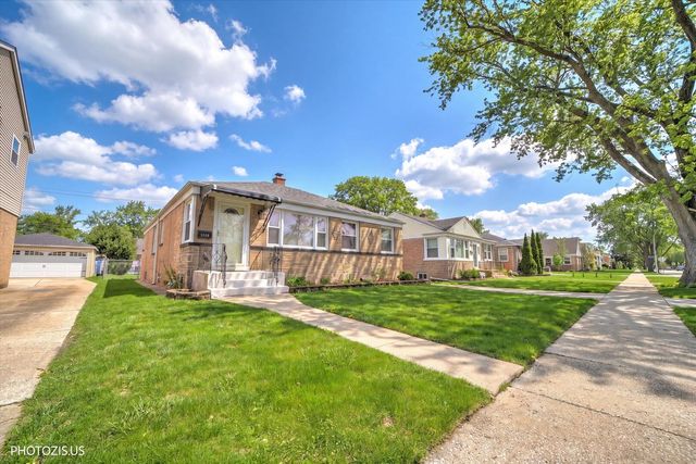 2112 Portsmouth Avenue, Westchester, IL 60154