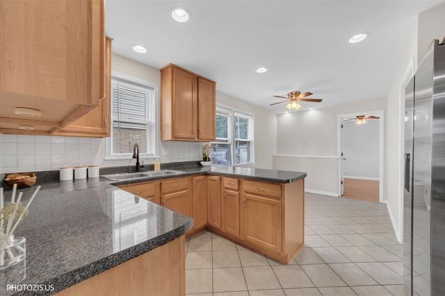 2112 Portsmouth Avenue, Westchester, IL 60154