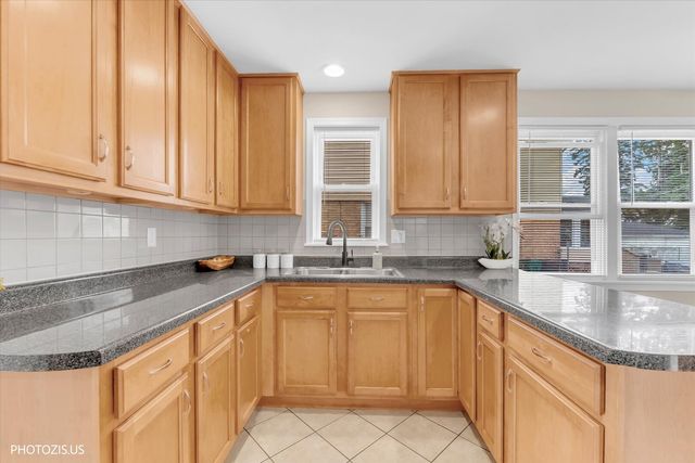 2112 Portsmouth Avenue, Westchester, IL 60154