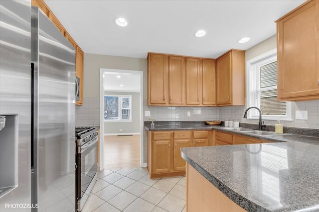 2112 Portsmouth Avenue, Westchester, IL 60154