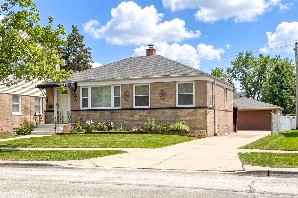 2112 Portsmouth Avenue, Westchester, IL 60154