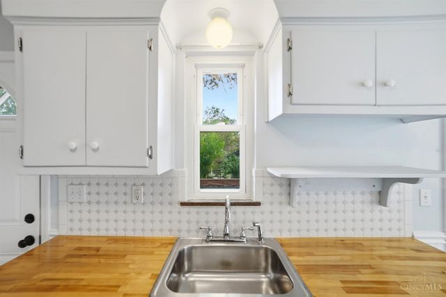 6814 Marvin Avenue, North College Hill, OH 45224