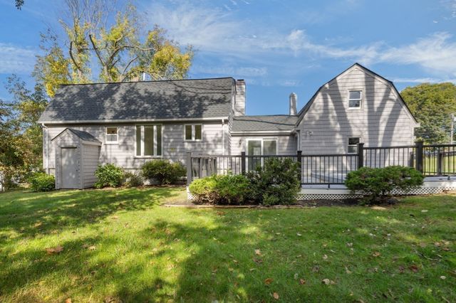 114 Valley Rd, Somerset, MA 02726