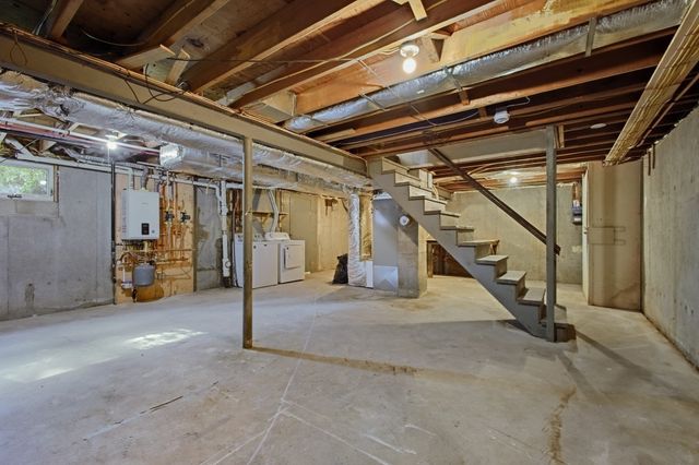 114 Valley Rd, Somerset, MA 02726