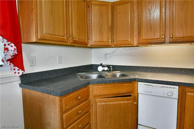 1384 Meadowbrook Avenue SE, Warren, OH 44484
