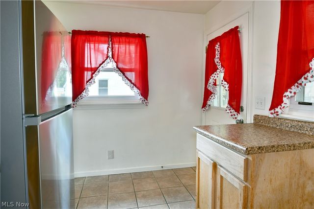 1384 Meadowbrook Avenue SE, Warren, OH 44484