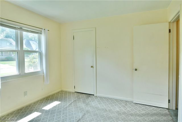 1384 Meadowbrook Avenue SE, Warren, OH 44484