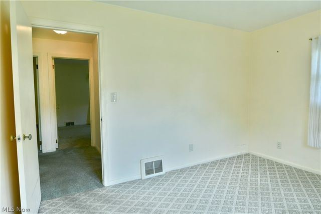 1384 Meadowbrook Avenue SE, Warren, OH 44484