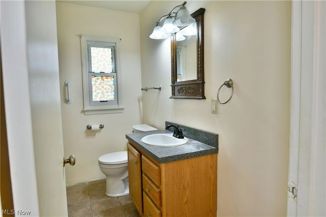 1384 Meadowbrook Avenue SE, Warren, OH 44484