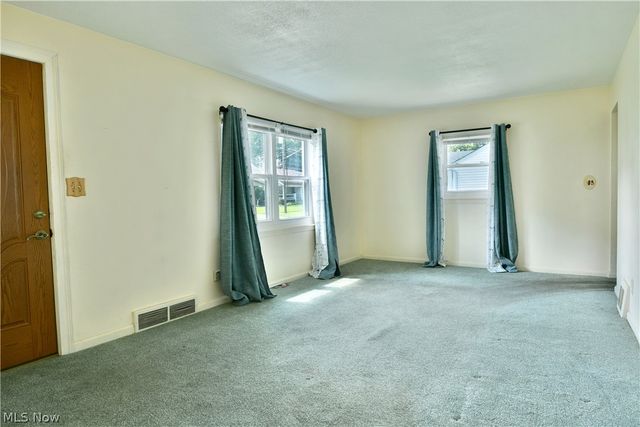 1384 Meadowbrook Avenue SE, Warren, OH 44484