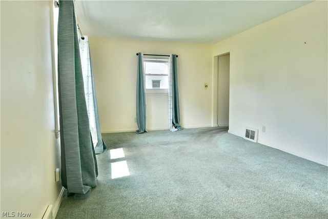 1384 Meadowbrook Avenue SE, Warren, OH 44484