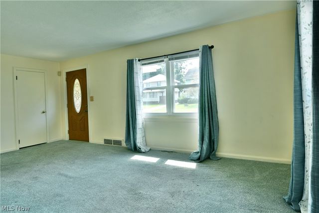 1384 Meadowbrook Avenue SE, Warren, OH 44484