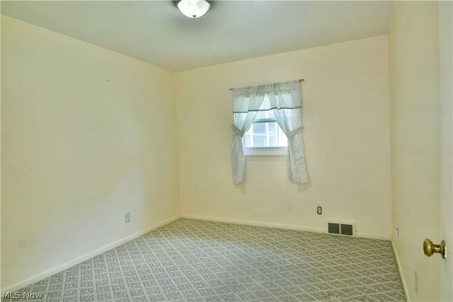 1384 Meadowbrook Avenue SE, Warren, OH 44484