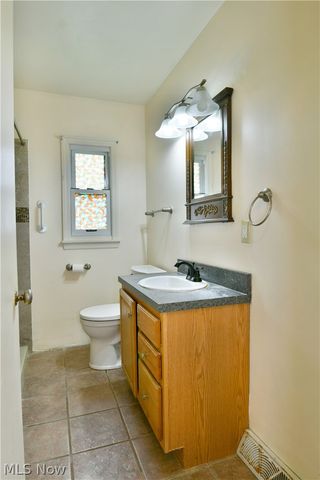 1384 Meadowbrook Avenue SE, Warren, OH 44484