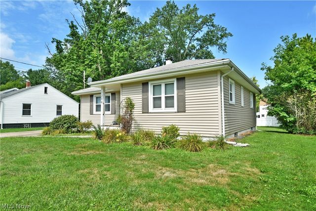 1384 Meadowbrook Avenue SE, Warren, OH 44484