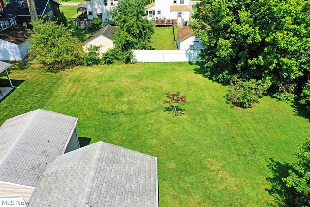 1384 Meadowbrook Avenue SE, Warren, OH 44484