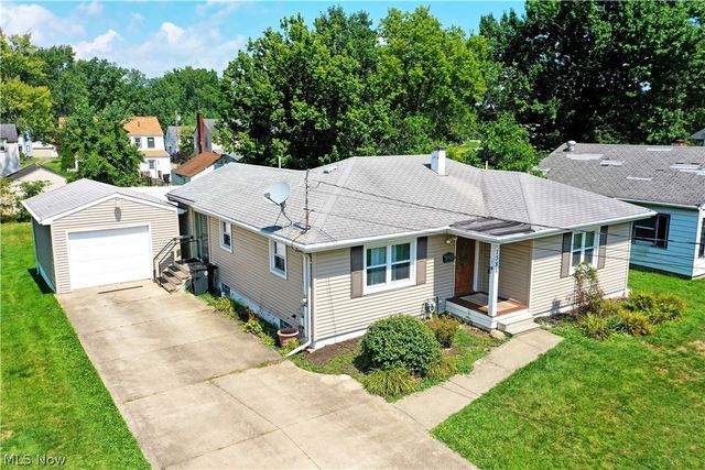 1384 Meadowbrook Avenue SE, Warren, OH 44484