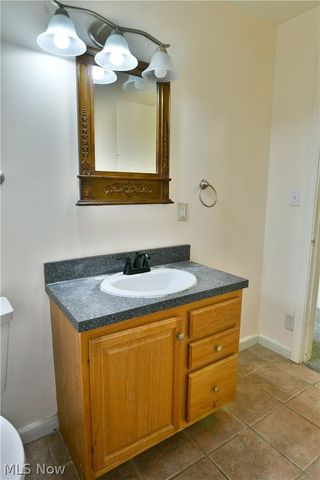 1384 Meadowbrook Avenue SE, Warren, OH 44484