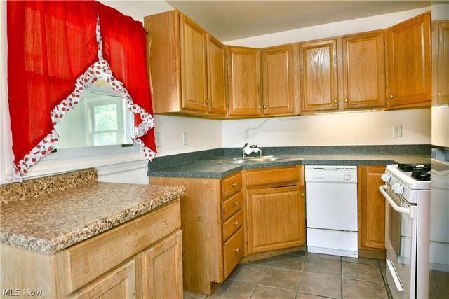 1384 Meadowbrook Avenue SE, Warren, OH 44484