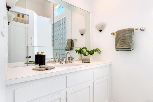 1166 Merritt Drive, El Cajon, CA 92020