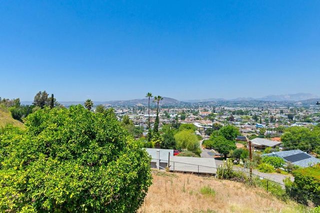 1166 Merritt Drive, El Cajon, CA 92020