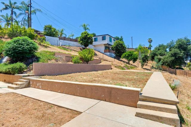 1166 Merritt Drive, El Cajon, CA 92020