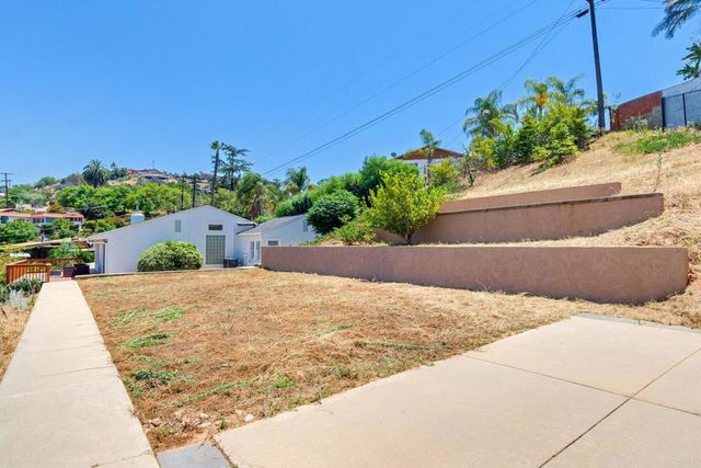 1166 Merritt Drive, El Cajon, CA 92020