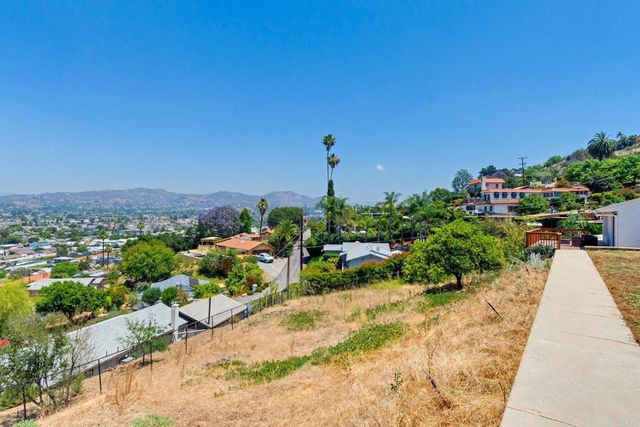 1166 Merritt Drive, El Cajon, CA 92020