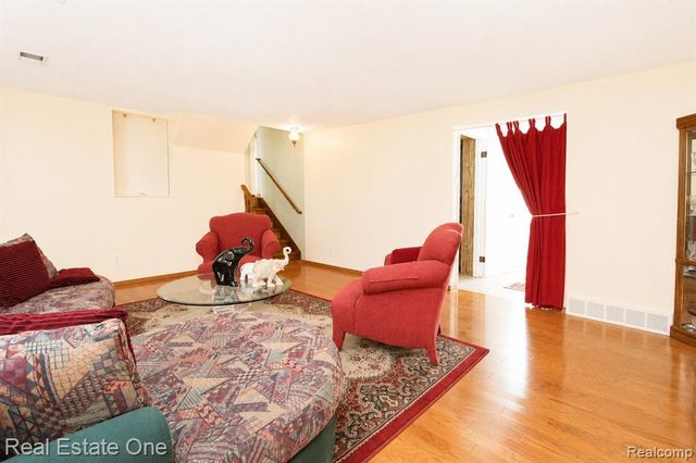 4510 Bethune Court, West Bloomfield, MI 48323