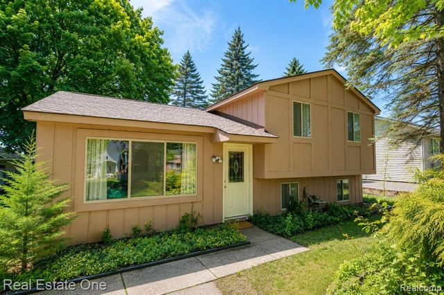 4510 Bethune Court, West Bloomfield, MI 48323