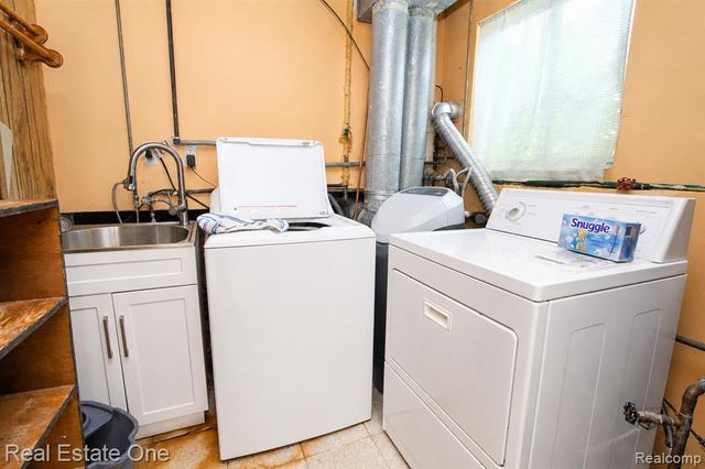 4510 Bethune Court, West Bloomfield, MI 48323