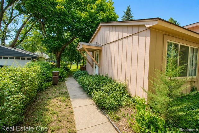 4510 Bethune Court, West Bloomfield, MI 48323