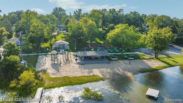 4510 Bethune Court, West Bloomfield, MI 48323