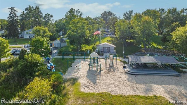 4510 Bethune Court, West Bloomfield, MI 48323