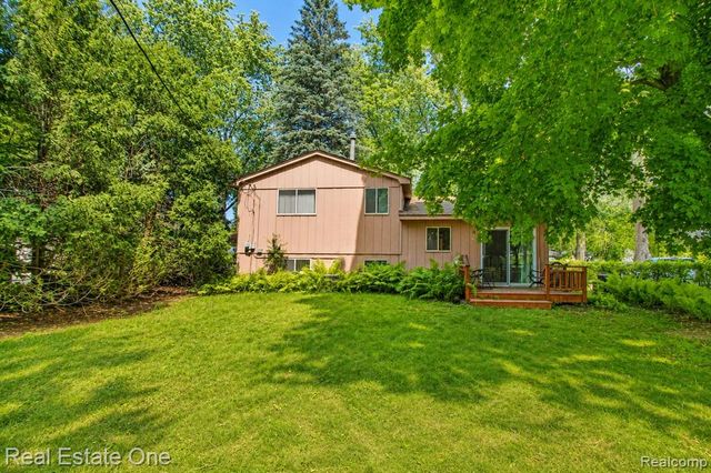 4510 Bethune Court, West Bloomfield, MI 48323