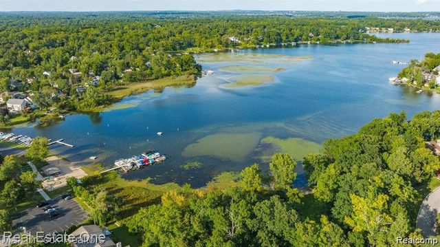 4510 Bethune Court, West Bloomfield, MI 48323