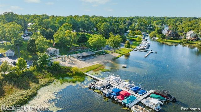 4510 Bethune Court, West Bloomfield, MI 48323