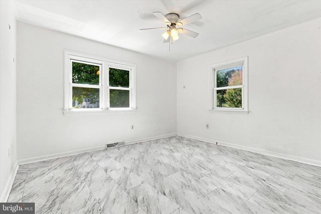 2002 LENHART RD, Hatfield, PA 19440