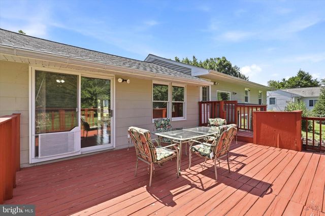 2002 LENHART RD, Hatfield, PA 19440