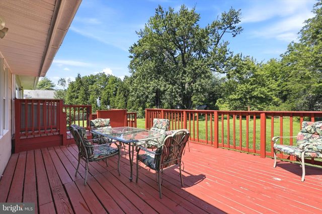 2002 LENHART RD, Hatfield, PA 19440