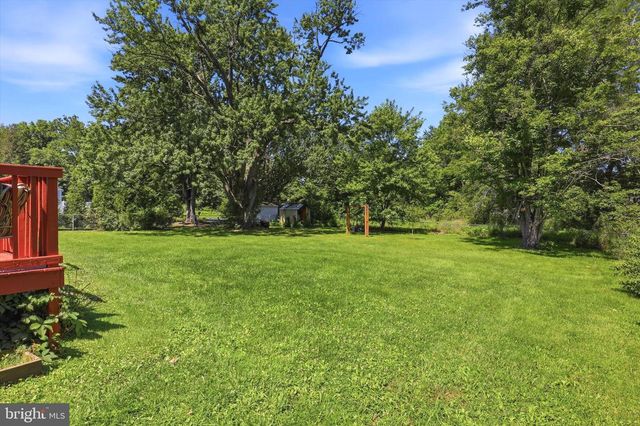 2002 LENHART RD, Hatfield, PA 19440