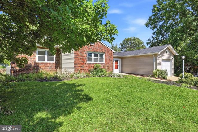 2002 LENHART RD, Hatfield, PA 19440