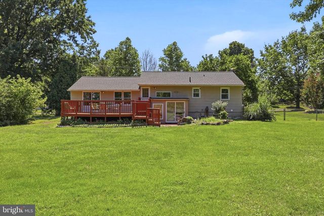 2002 LENHART RD, Hatfield, PA 19440