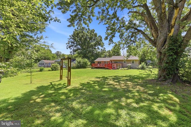 2002 LENHART RD, Hatfield, PA 19440