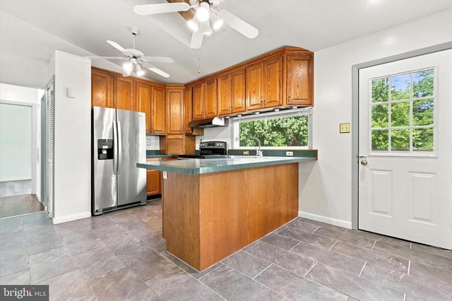 2002 LENHART RD, Hatfield, PA 19440