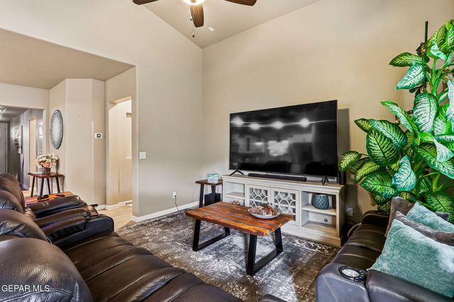 887 Bronze Hill Avenue, Sunland Park, NM 88063