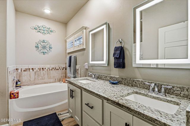 887 Bronze Hill Avenue, Sunland Park, NM 88063