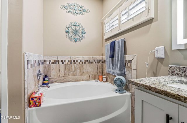 887 Bronze Hill Avenue, Sunland Park, NM 88063